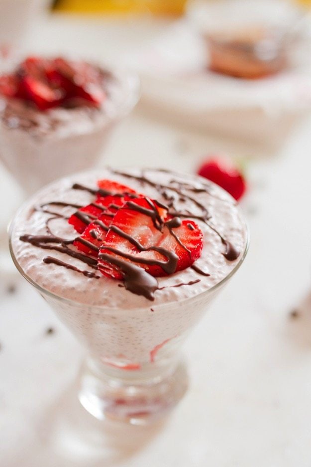 Chocolate Covered Strawberry Chia Pudding with creamy coconut milk, strawberries and a chocolate drizzle. Creamy Strawberry Chia Pudding with creamy coconut milk, strawberries and a chocolate drizzle topped with fresh strawberry slices.
