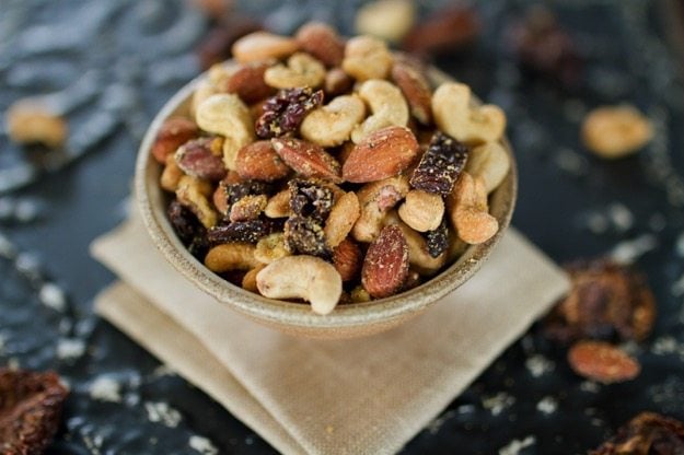 PIN THIS --> Pizza Trail Mix A savory mix of roasted nuts with sun-dried tomatoes and Italian seasonings, this Pizza Trail Mix is the ultimate snack.