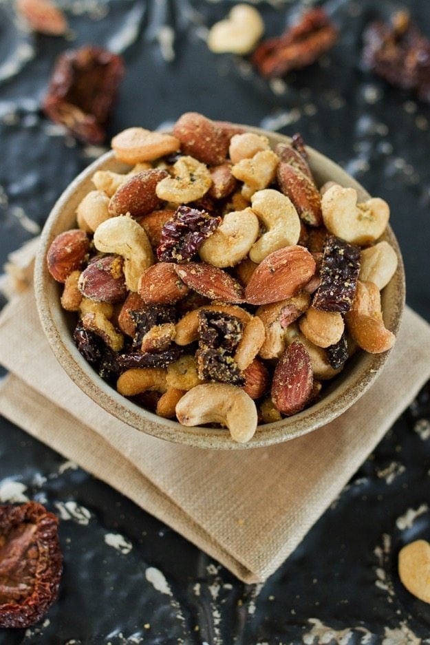 PIN THIS --> Pizza Trail Mix A savory mix of roasted nuts with sun-dried tomatoes and Italian seasonings, this Pizza Trail Mix is the ultimate snack.