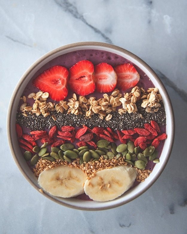 Simple-berry-smoothie-bowl.jpg Simple berry smoothie bowl