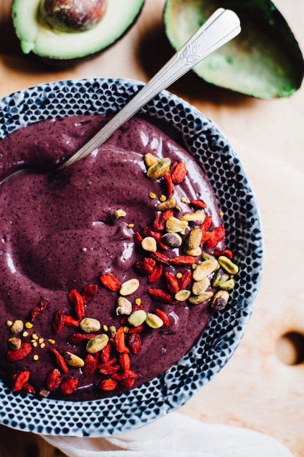 yoga-recovery-smoothie-bowl-goji-blueberry-avocado-vegan-0260.jpg Yoga recovery smoothie bowl goji blueberry avocado vegan 0260