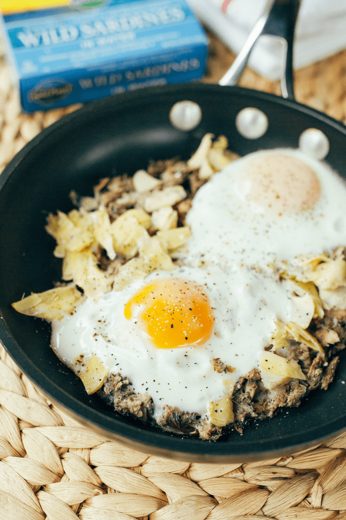 A quick and simple protein-packed paleo breakfast recipe with sardines, artichokes and eggs, baked and served over fresh arugula. A quick and simple protein-packed paleo breakfast recipe with sardines, artichokes and eggs, baked and served over fresh arugula.