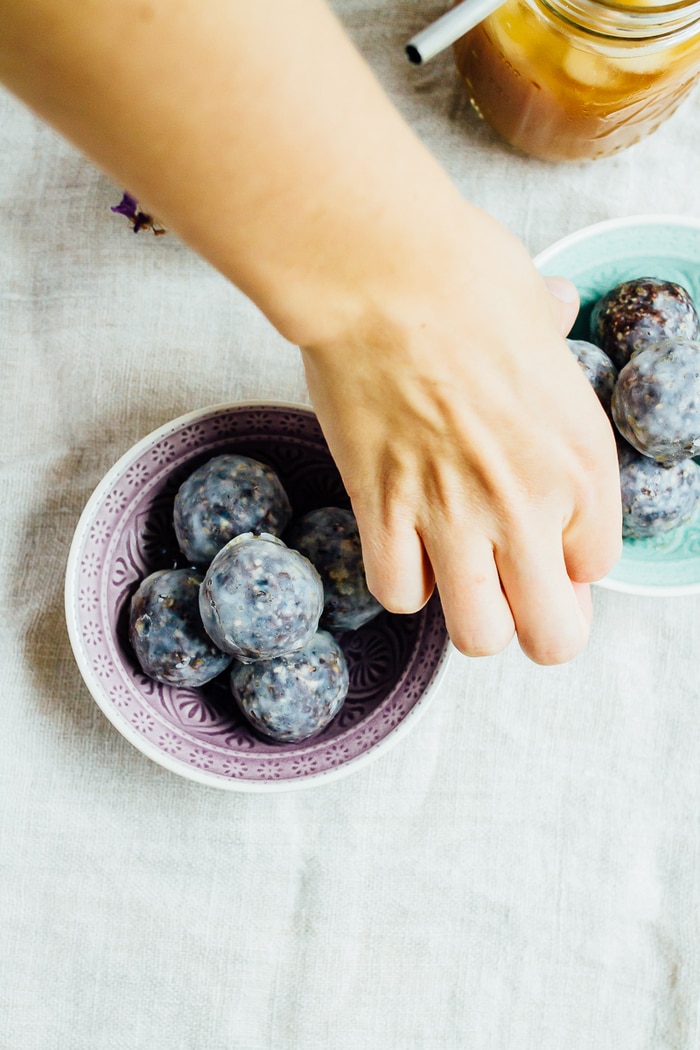 No Bake Blueberry Muffin Donut Holes with a coconut maple glaze. They’re vegan, gluten-free and absolutely delicious. No Bake Blueberry Muffin Donut Holes with a coconut maple glaze. They’re vegan, gluten-free and absolutely delicious.