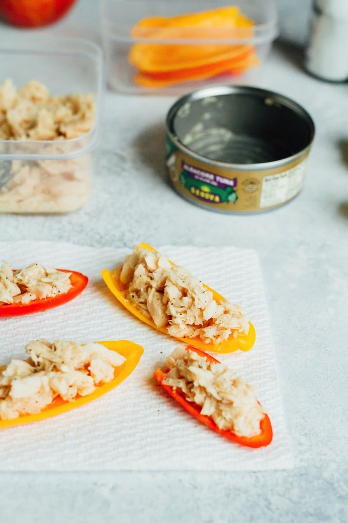 Packable lunch idea featuring a can of tuna, lemon juice, salt and pepper. Serve with mini bell peppers. Packable lunch idea featuring a can of tuna, lemon juice, salt and pepper. Serve with mini bell peppers.