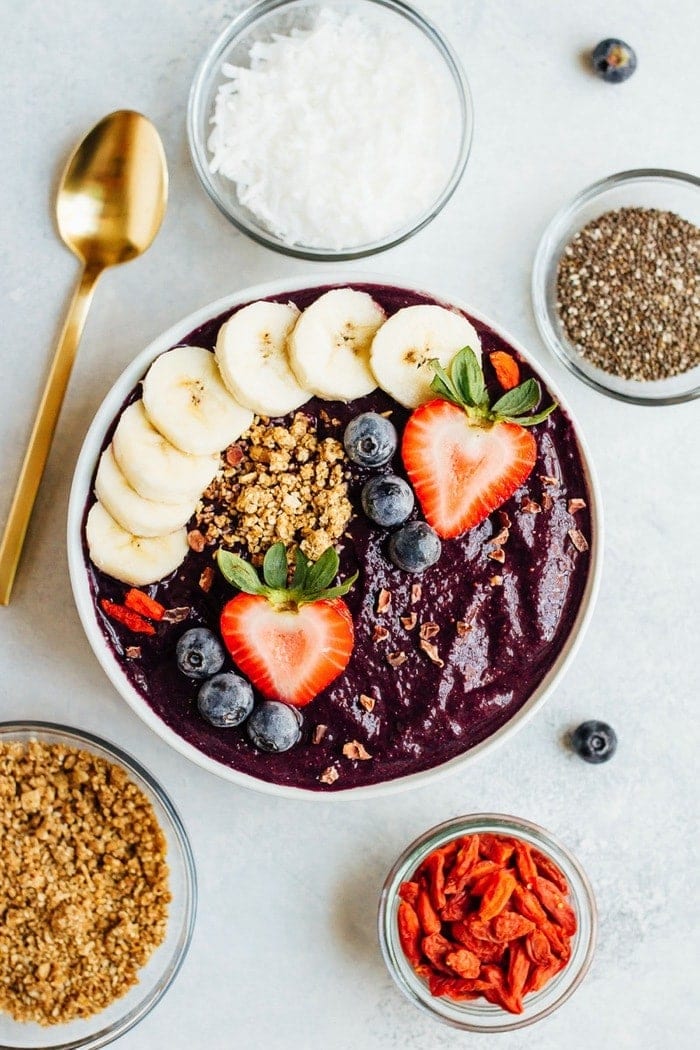 PIN THIS--> Wild Maqui Berry Smoothie Bowl This thick and satisfying maqui berry smoothie bowl is loaded with antioxidants and offers the perfect combo of macronutrients without a ton of sugar.