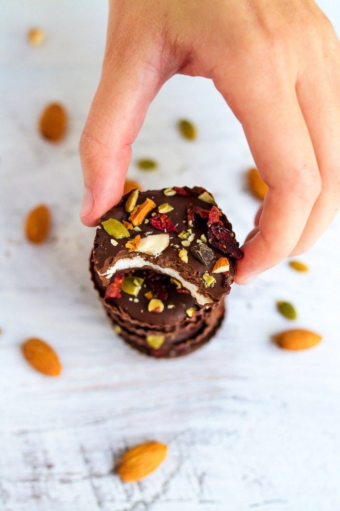 Homemade 4-Ingredient Trail Mix Coconut Butter Cups // Vegan, gluten-free & paleo-friendly Homemade 4-Ingredient Trail Mix Coconut Butter Cups // Vegan, gluten-free & paleo-friendly