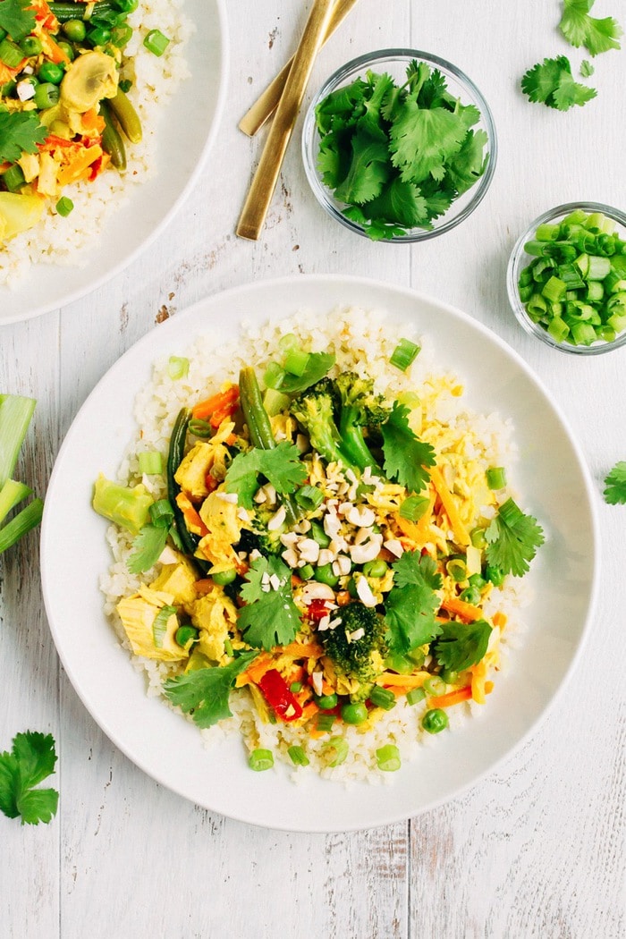 PIN THIS--> Tuna Curry Bowl with Cauliflower Rice Tuna Curry Bowl with Cauliflower Rice, topped with cilantro. Fold in the bowl. Bowl next to smaller bowls of chopped green onions and cilantro.