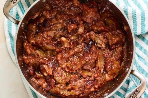 A pot containing fig jam.