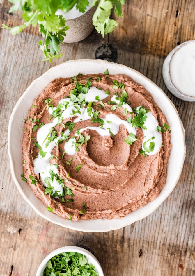 Easy Black Bean Dip // Full of flavor but low in calories, fat and sugar! A bowl of vegan black bean dip.