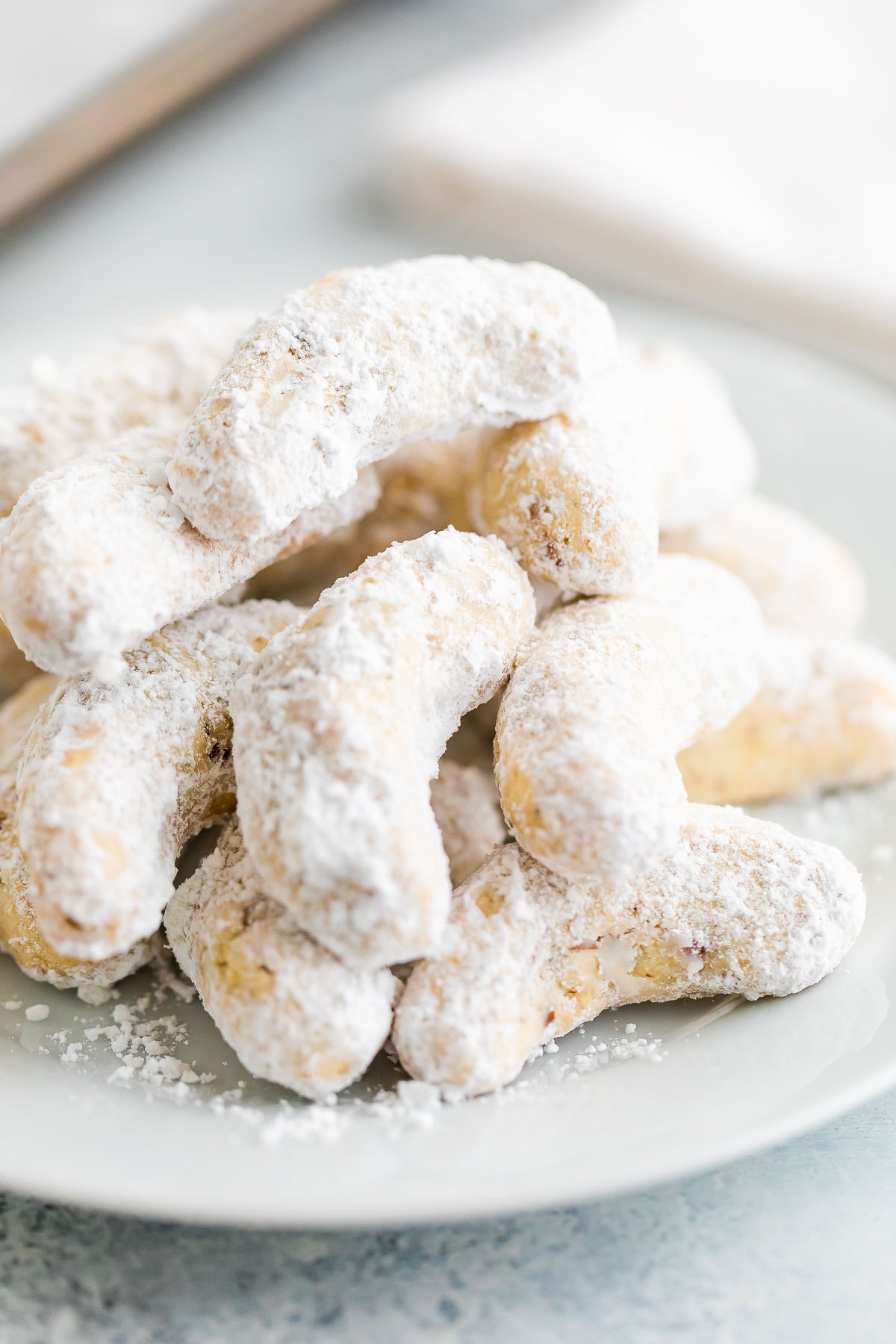 Almond crescent cookies Almond crescent cookies on a plate.