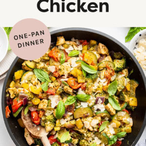 Skillet with pesto chicken and veggie dinner.